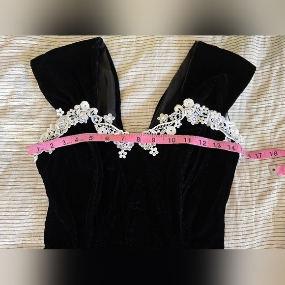 L.A. Glo Vtg 90s Black Velvet Long Gown XS Side Slit White Lace Accent - Picture 6 of 7